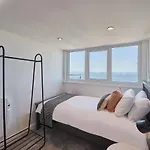 Casa vacanze Celebration Apartments, Pier View Penthouse *