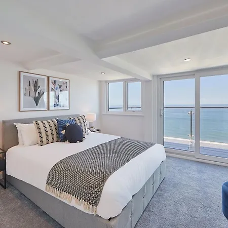 Celebration Apartments, Pier View Penthouse ويتبي