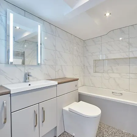 Celebration Apartments, Pier View Penthouse * Whitby